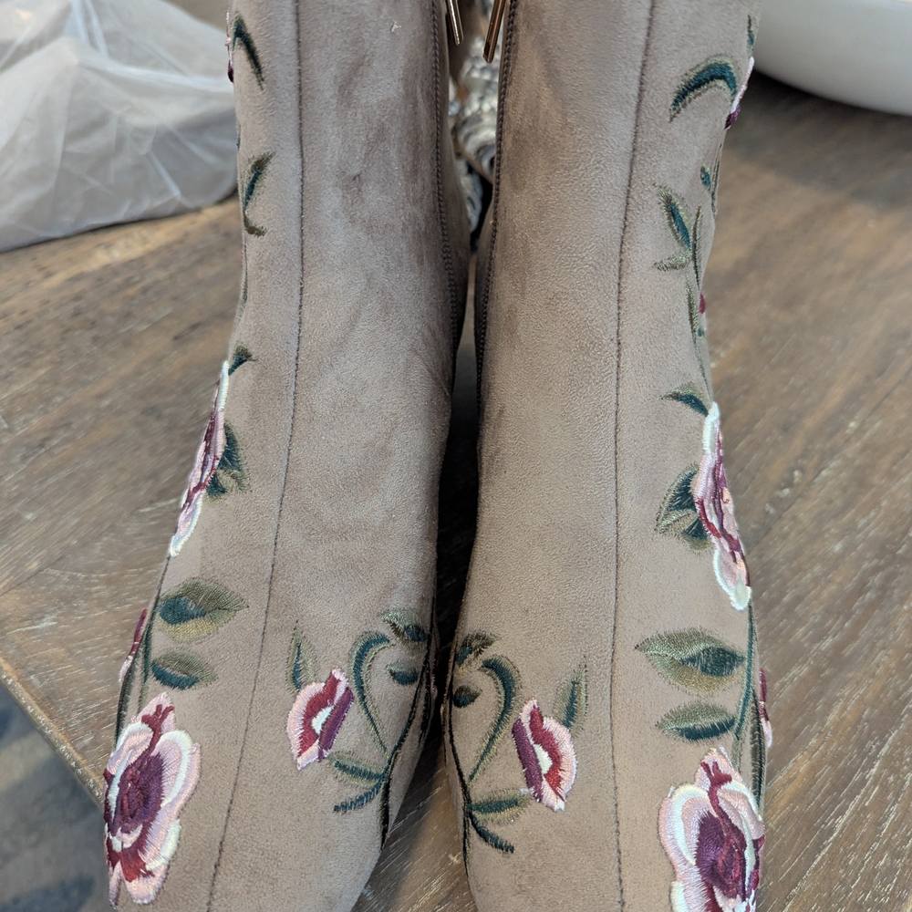Comfortview Cream and Pink Ankle Booties with Floral Embroidery